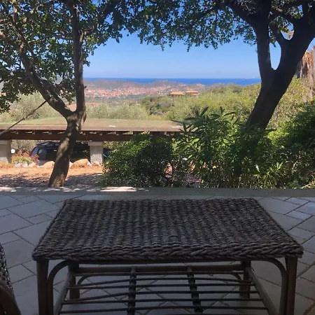 In Zona Panoramica, Immersa Nel Della Macchia Mediterranea アパート *
