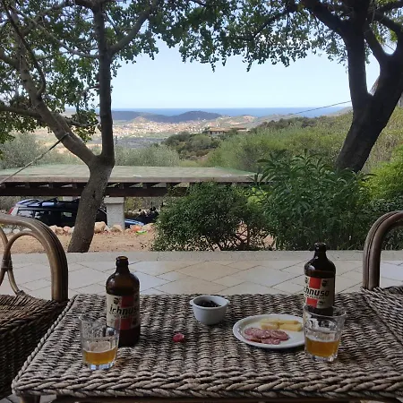 In Zona Panoramica, Immersa Nel Della Macchia Mediterranea アパート *
