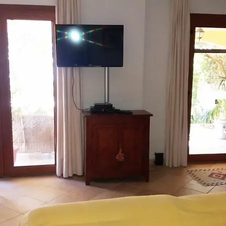 In Zona Panoramica, Immersa Nel Della Macchia Mediterranea