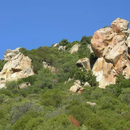 In Zona Panoramica, Immersa Nel Della Macchia Mediterranea ヴィッラシミーウス