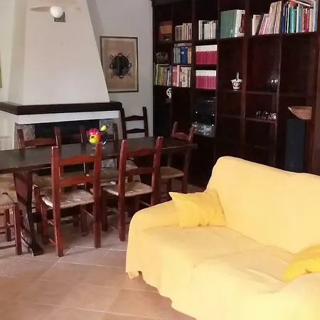 In Zona Panoramica, Immersa Nel Della Macchia Mediterranea