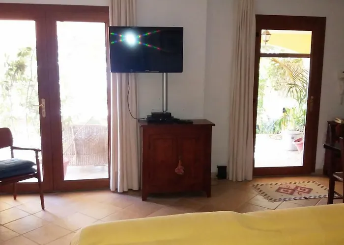 In Zona Panoramica, Immersa Nel Della Macchia Mediterranea