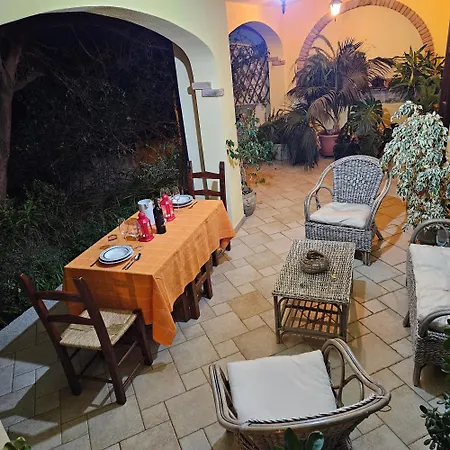 In Zona Panoramica, Immersa Nel Della Macchia Mediterranea *