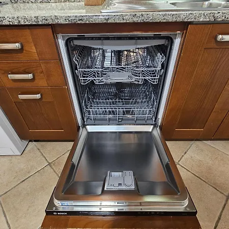 In Zona Panoramica, Immersa Nel Della Macchia Mediterranea