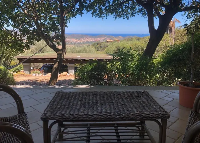 In Zona Panoramica, Immersa Nel Della Macchia Mediterranea アパート *