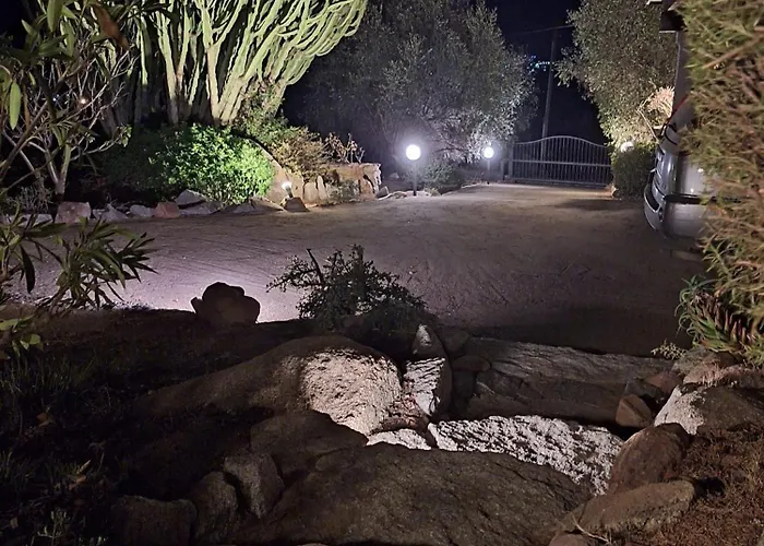 In Zona Panoramica, Immersa Nel Della Macchia Mediterranea